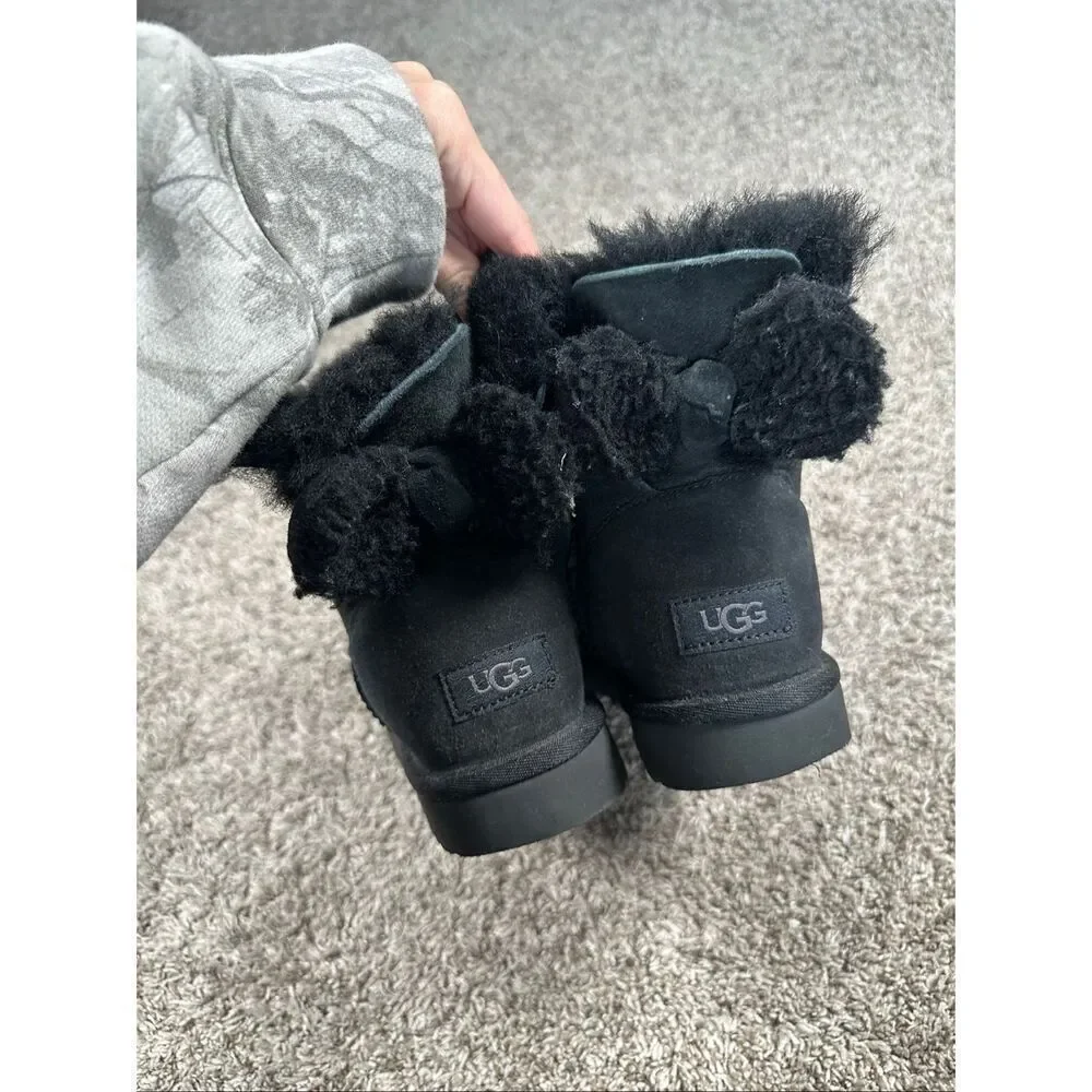 UGG Arielle Bailey Fur Bow Short Boots black winter sheepskin furry women’s 7